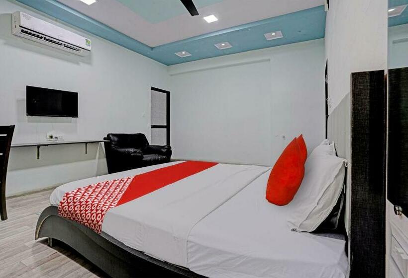 Oyo Flagship Hotel 13insky