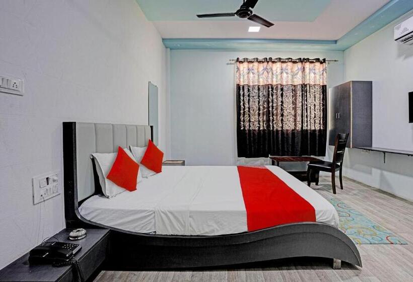 Oyo Flagship Hotel 13insky