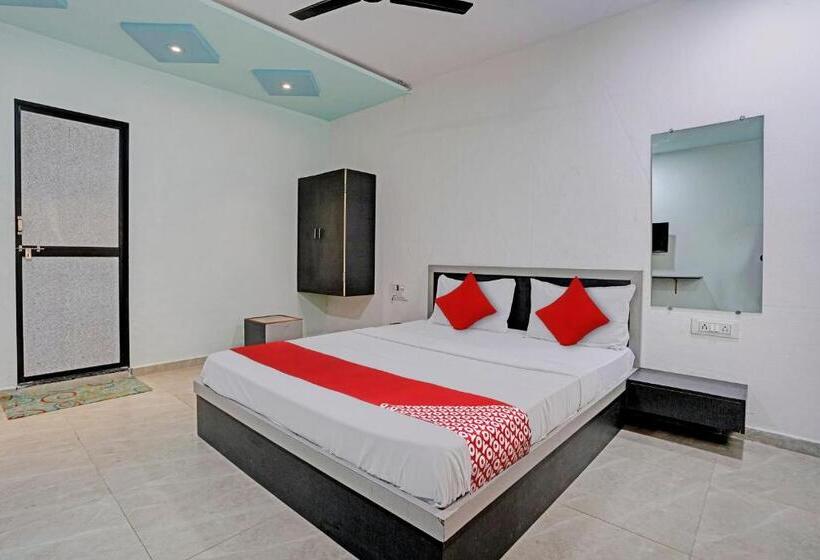 Oyo Flagship Hotel 13insky