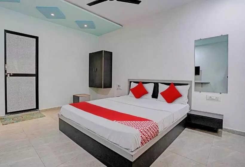 Oyo Flagship Hotel 13insky