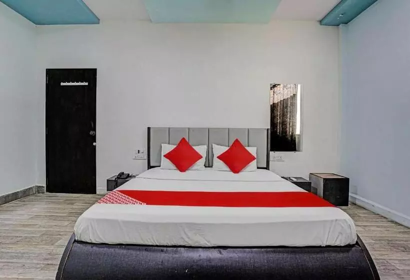 Oyo Flagship Hotel 13insky