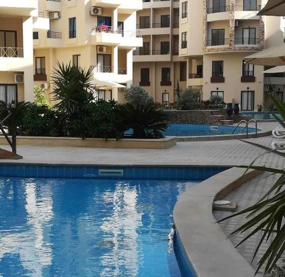 Aqua Tropical Resort, El Guana 15,alahyaa