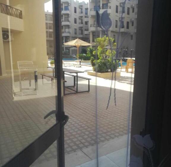 Aqua Tropical Resort, El Guana 15,alahyaa