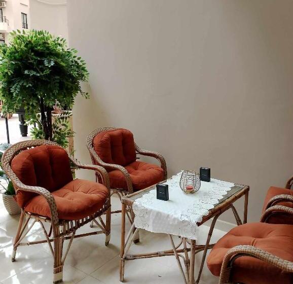 Aqua Tropical Resort, El Guana 15,alahyaa