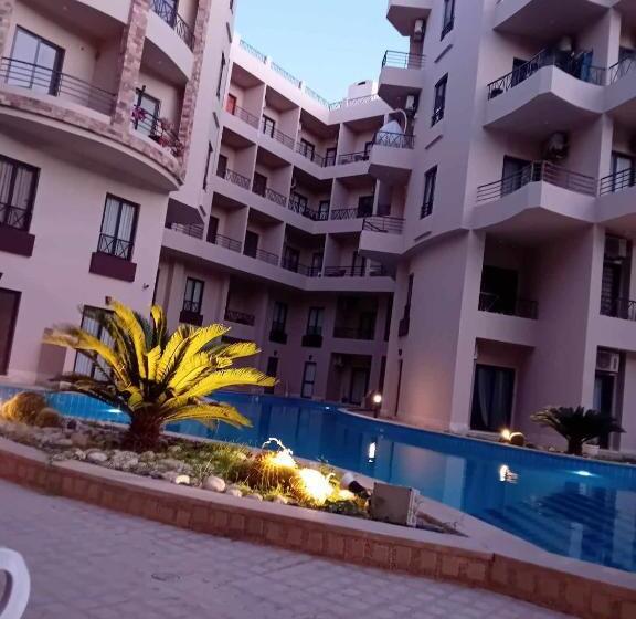 Aqua Tropical Resort, El Guana 15,alahyaa