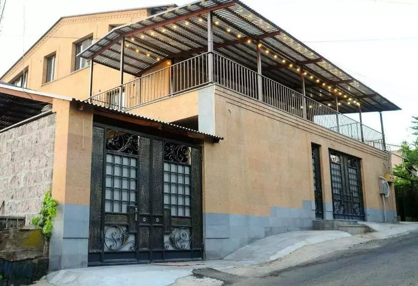 Kenut Hostel