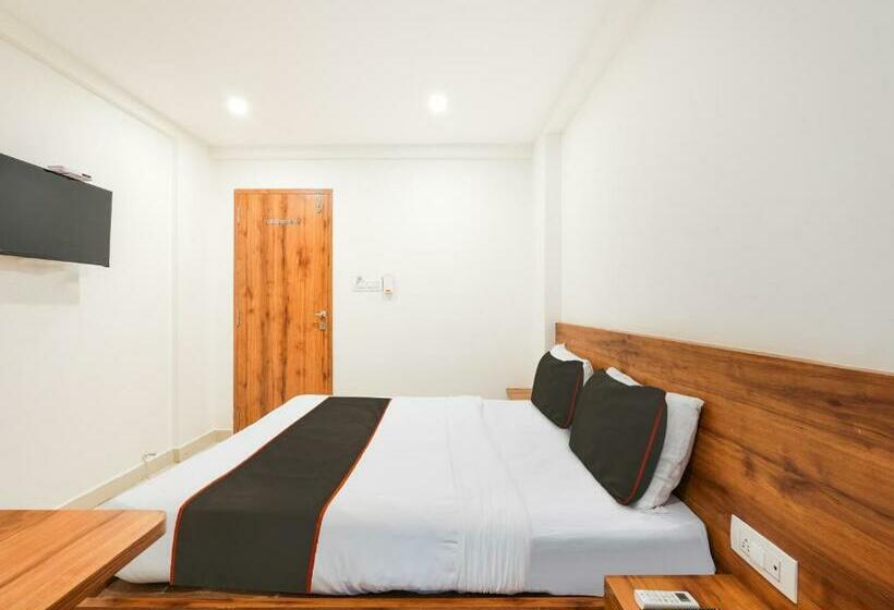 בית מלון כפרי Collection O M&m Hospitality Kiap Airport Back Gate