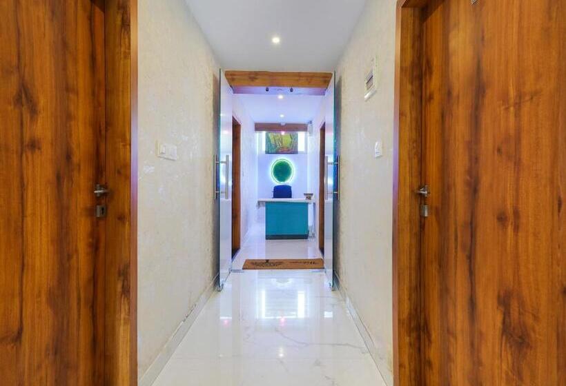 בית מלון כפרי Collection O M&m Hospitality Kiap Airport Back Gate