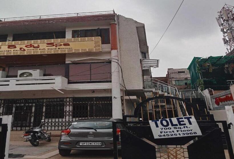 هتل Relax Home Stay