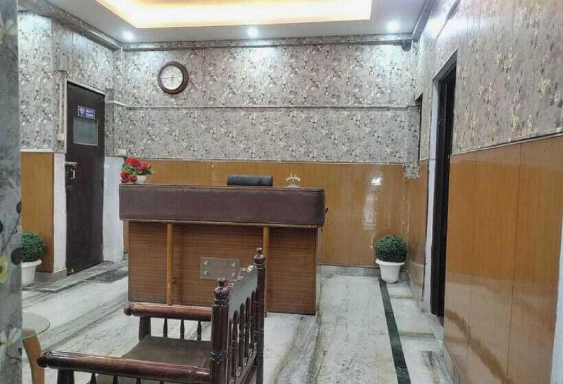 هتل Relax Home Stay