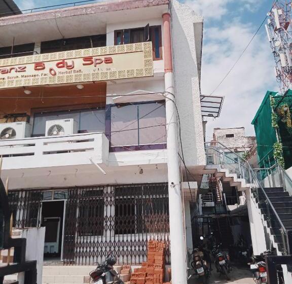 هتل Relax Home Stay