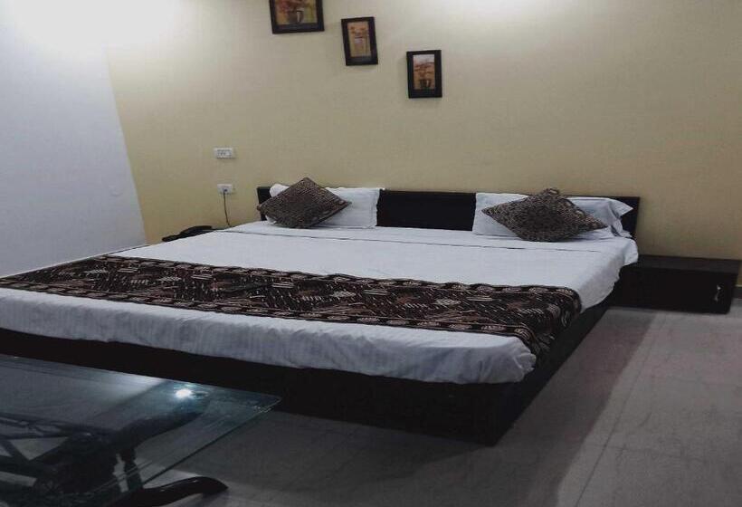 هتل Relax Home Stay