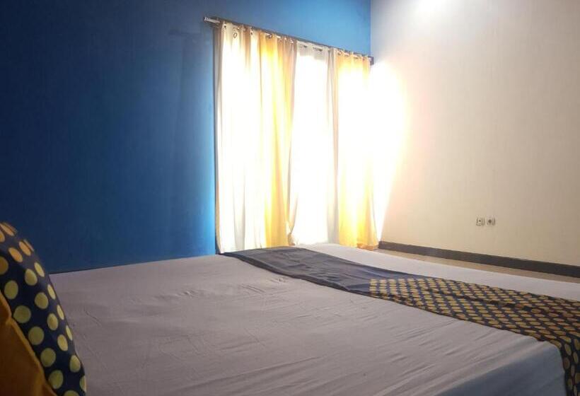 هتل Spot On 92842 Homestay Balearjosari