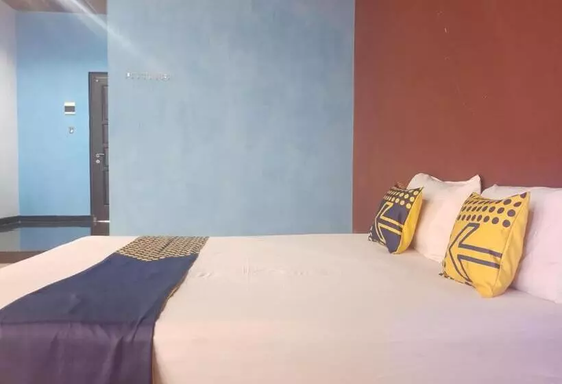 Hotelli Spot On 92842 Homestay Balearjosari