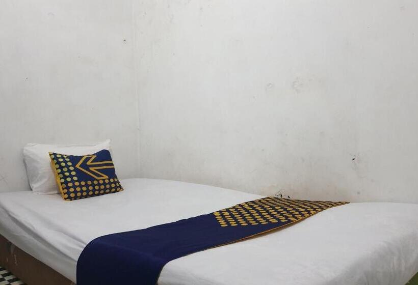 هتل Spot On 92842 Homestay Balearjosari