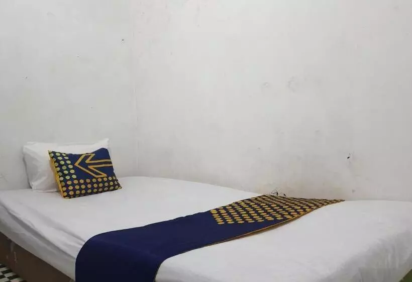 Hotelli Spot On 92842 Homestay Balearjosari