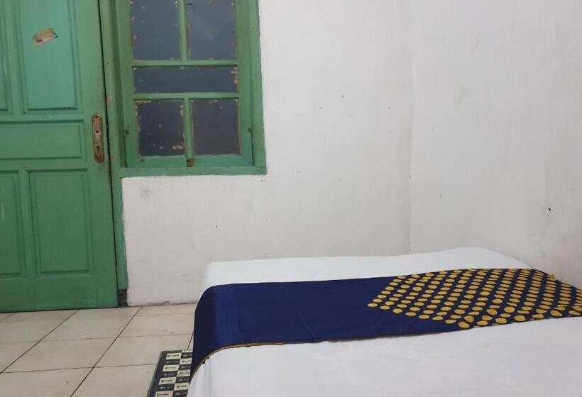 هتل Spot On 92842 Homestay Balearjosari