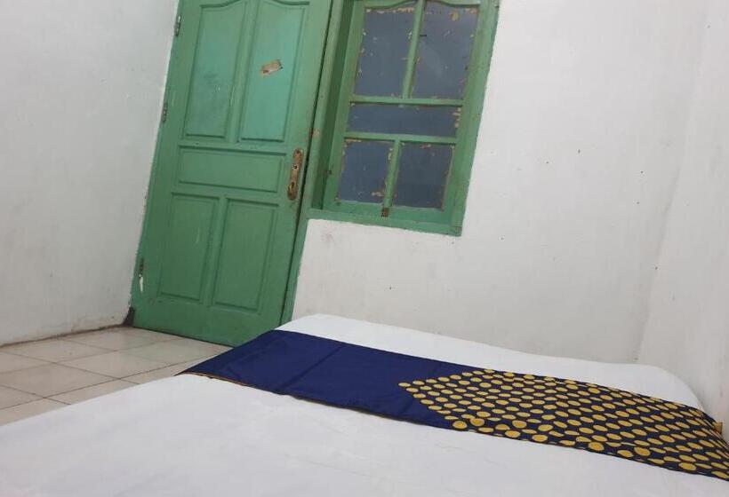 هتل Spot On 92842 Homestay Balearjosari