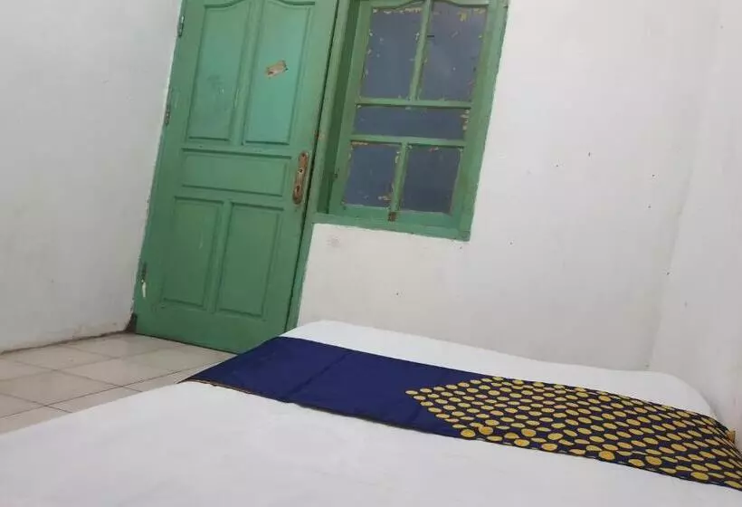 Hotelli Spot On 92842 Homestay Balearjosari