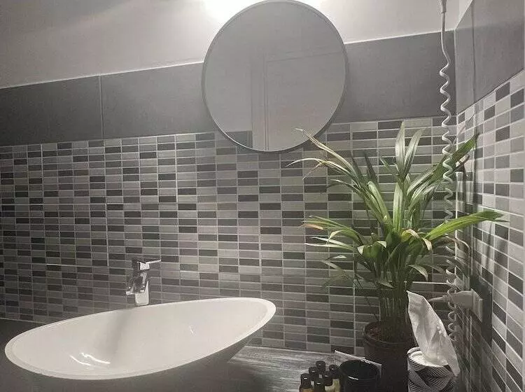 پانسیون Kalasó Design Guest House   Rome Airport