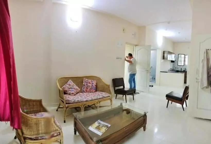 Majatalo Raintree Garden