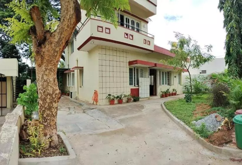 Majatalo Raintree Garden