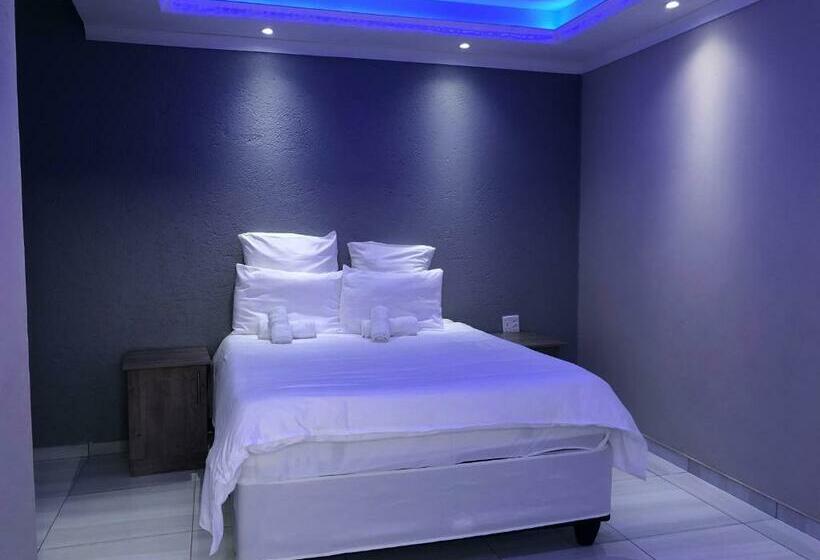 پانسیون The Nest Overnight And Accommodation Usakos