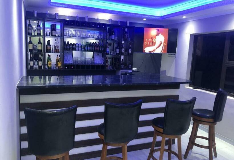 پانسیون The Nest Overnight And Accommodation Usakos