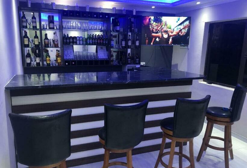 پانسیون The Nest Overnight And Accommodation Usakos