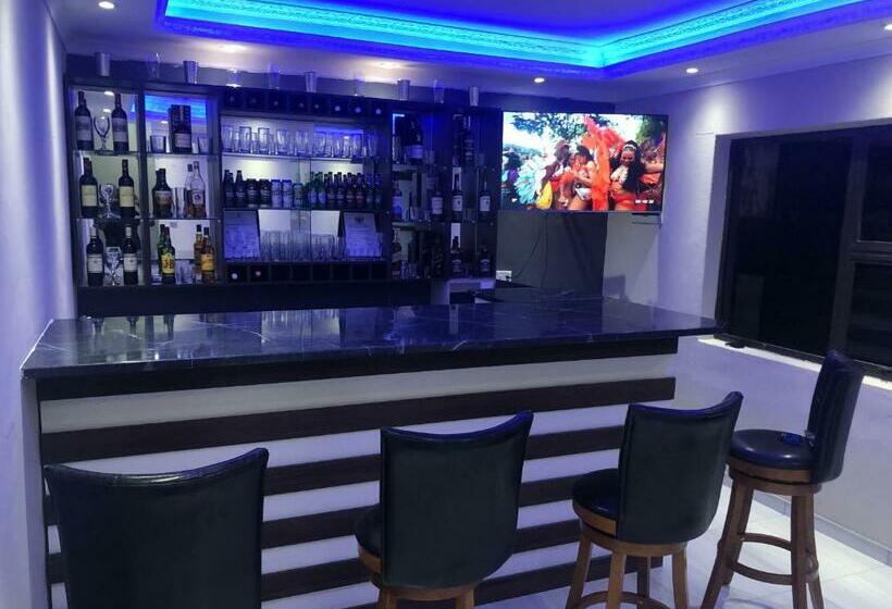 پانسیون The Nest Overnight And Accommodation Usakos