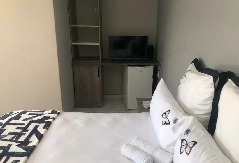 پانسیون The Nest Overnight And Accommodation Usakos