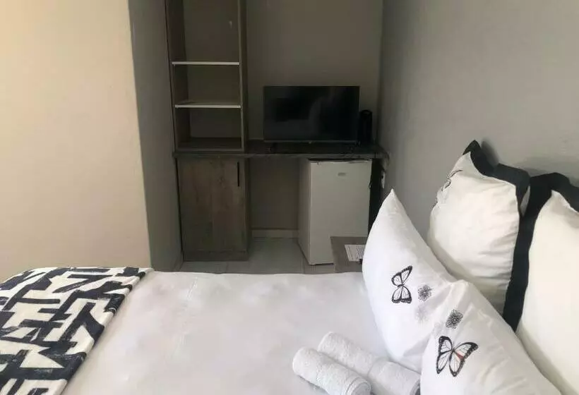 پانسیون The Nest Overnight And Accommodation Usakos