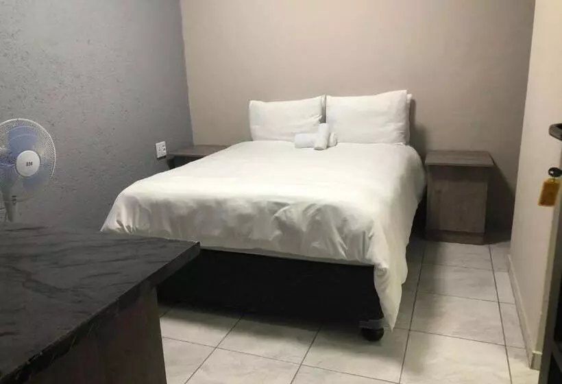 پانسیون The Nest Overnight And Accommodation Usakos