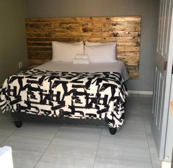 پانسیون The Nest Overnight And Accommodation Usakos