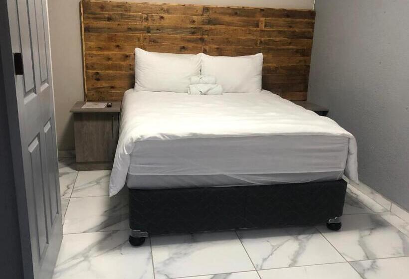 پانسیون The Nest Overnight And Accommodation Usakos