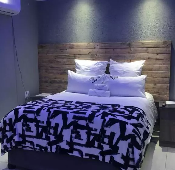پانسیون The Nest Overnight And Accommodation Usakos