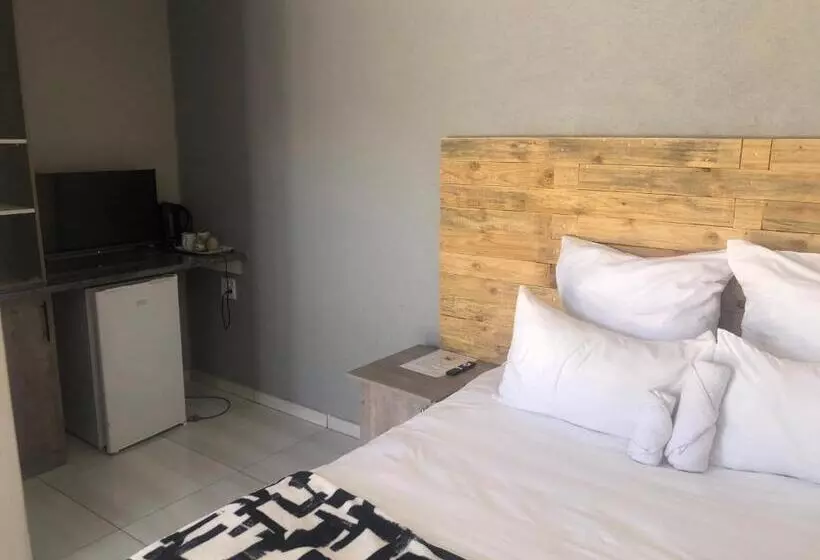 پانسیون The Nest Overnight And Accommodation Usakos