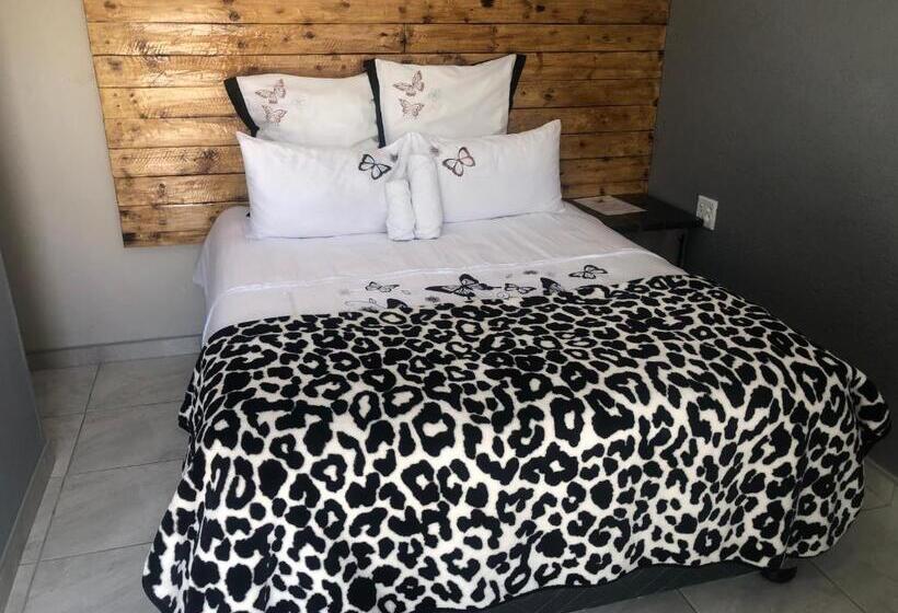 پانسیون The Nest Overnight And Accommodation Usakos