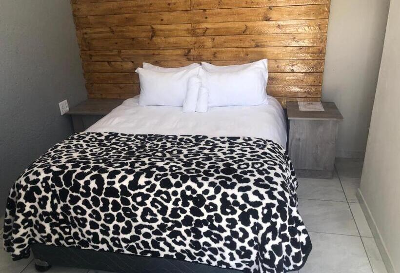 پانسیون The Nest Overnight And Accommodation Usakos