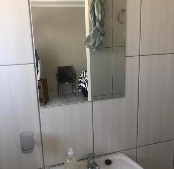 پانسیون The Nest Overnight And Accommodation Usakos