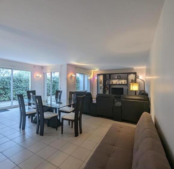 پانسیون Waterview Maison Mitoyenne