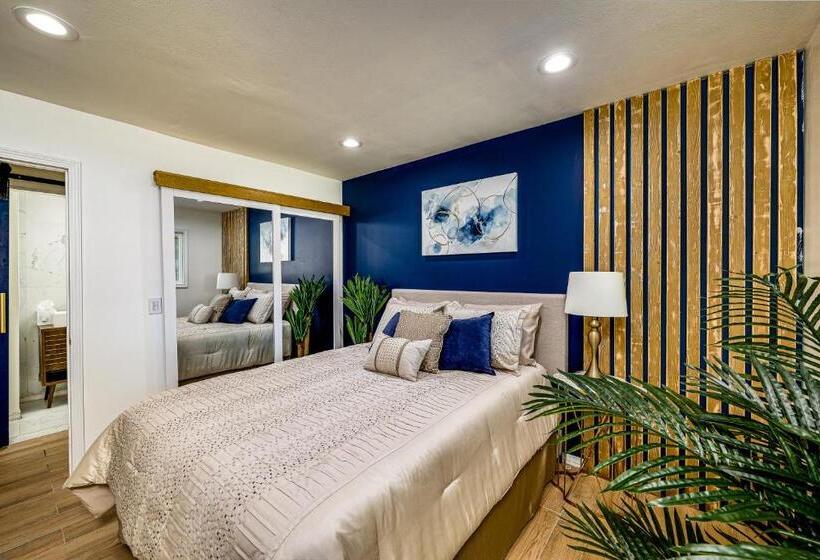 Palm Springs Blue Desert Condo!
