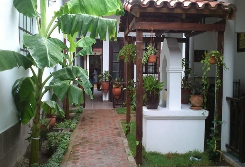 مسافرخانه Residencial Ikandire