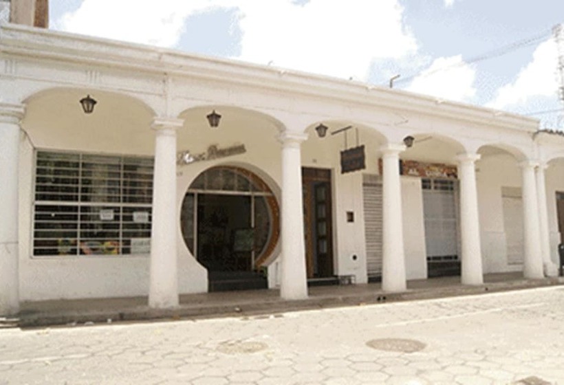 مسافرخانه Residencial Ikandire