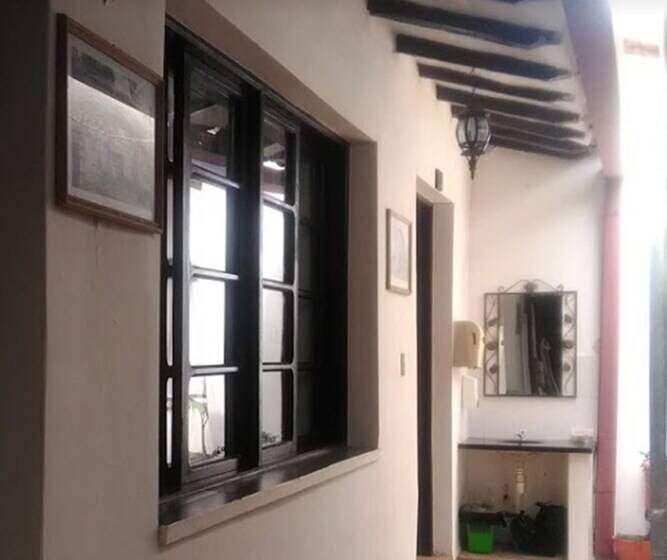 مسافرخانه Residencial Ikandire