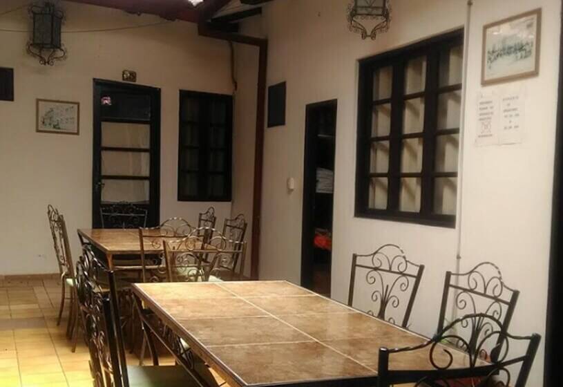 مسافرخانه Residencial Ikandire