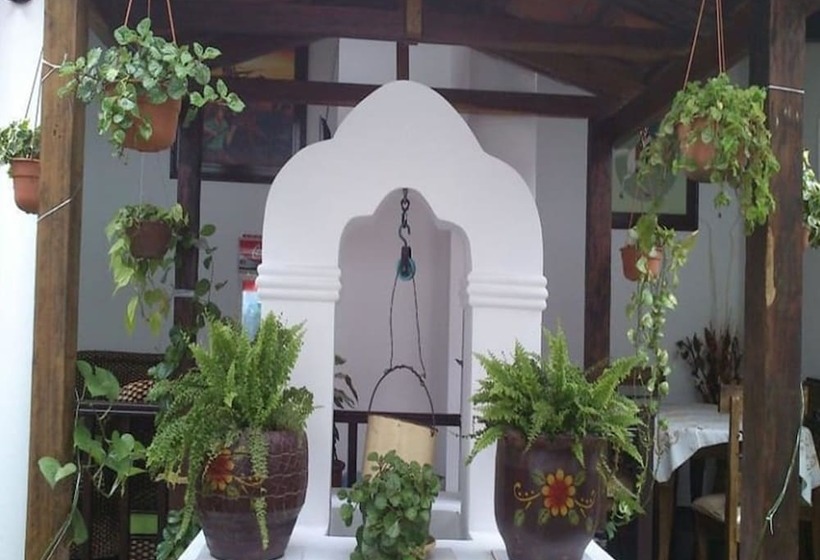 مسافرخانه Residencial Ikandire