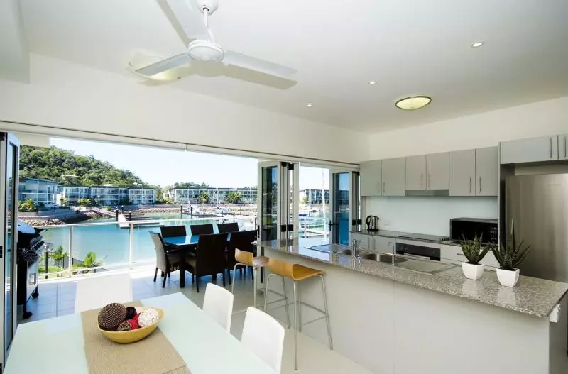 ホテル Beachside Magnetic Harbour Apartments