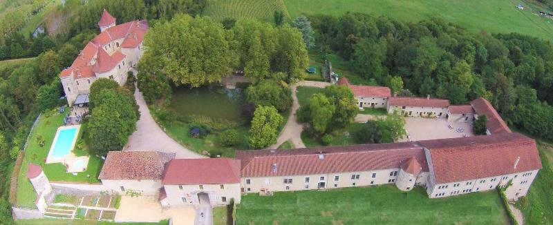 Отель Chateau Chapeau Cornu