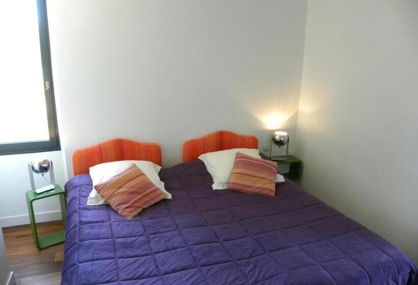 호텔 La Bastie D Urfe